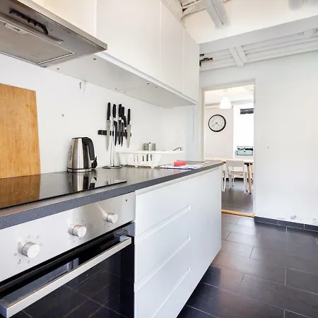 Trendy Basement Vesterbro Apartment *
